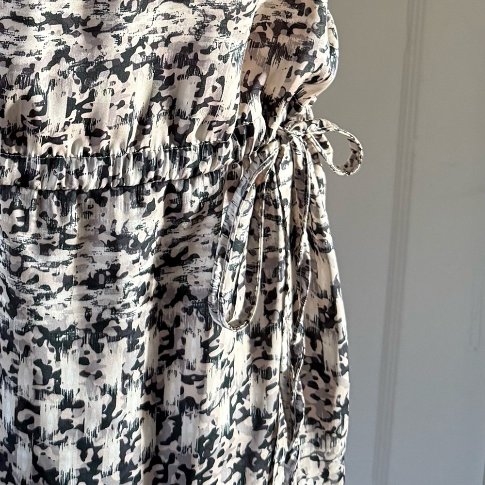 Black/Grey/Cream Texture Print Drop-Waist Dress from Paris - Picture 5 of 10